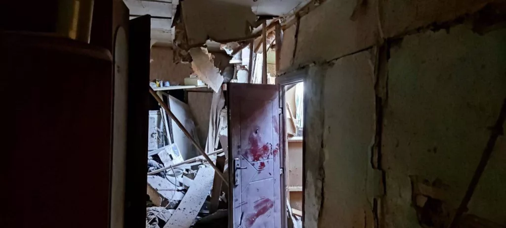 Один человек погиб, еще шесть пострадали при ударе ВСУ по Рыльску, сообщил Хинштейн. Враг атаковал многоквартирный и частные дома