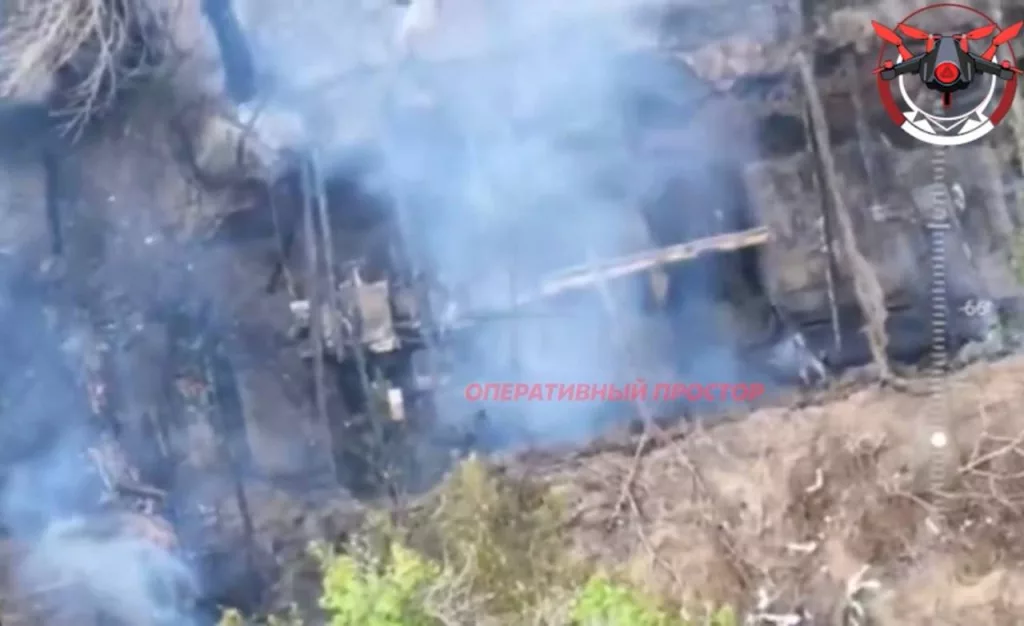 Украинская 155-мм САУ «Богдана» на шасси Tatra T815-7 ВСУ, уничтоженная FPV-дроном в районе села Изюмское Харьковской области