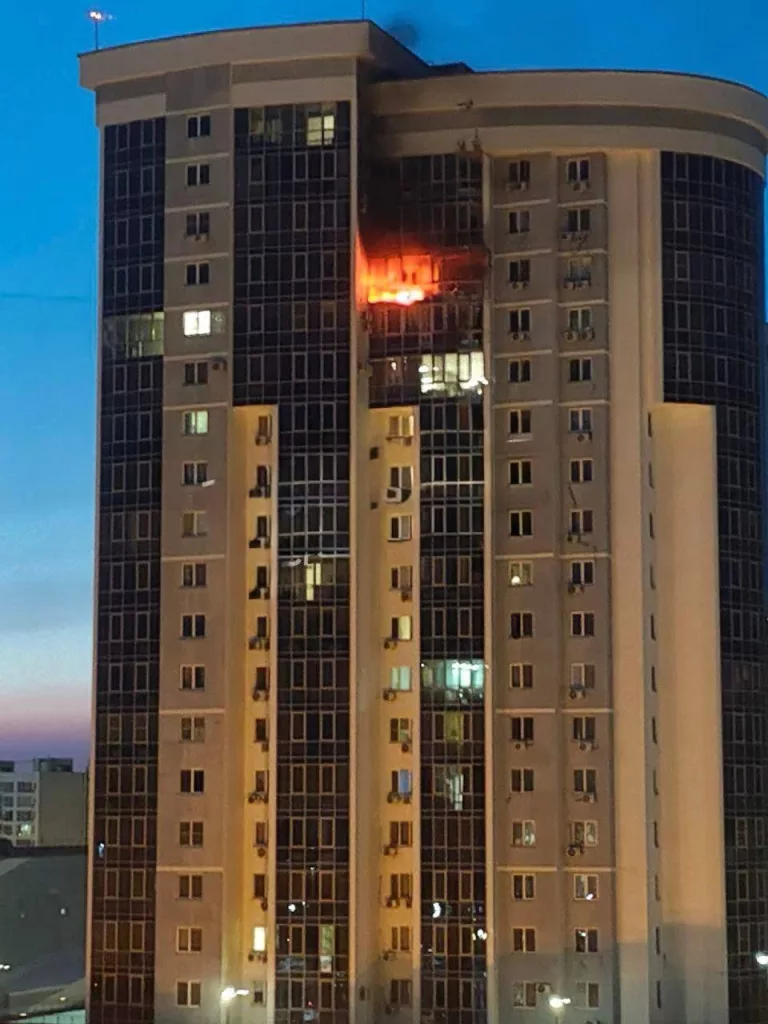 В Энгельсе беспилотники попали в ЖК