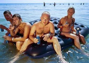 В России запретят купаться в нетрезвом виде и с животными