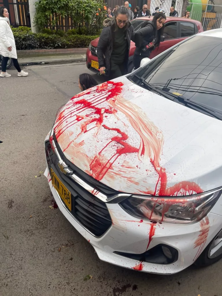 Покушение в прямом эфире — в Колумбии 15-летний подросток практически в упор стрелял в кандидата в президенты от Демократического центра Мигеля Урибе