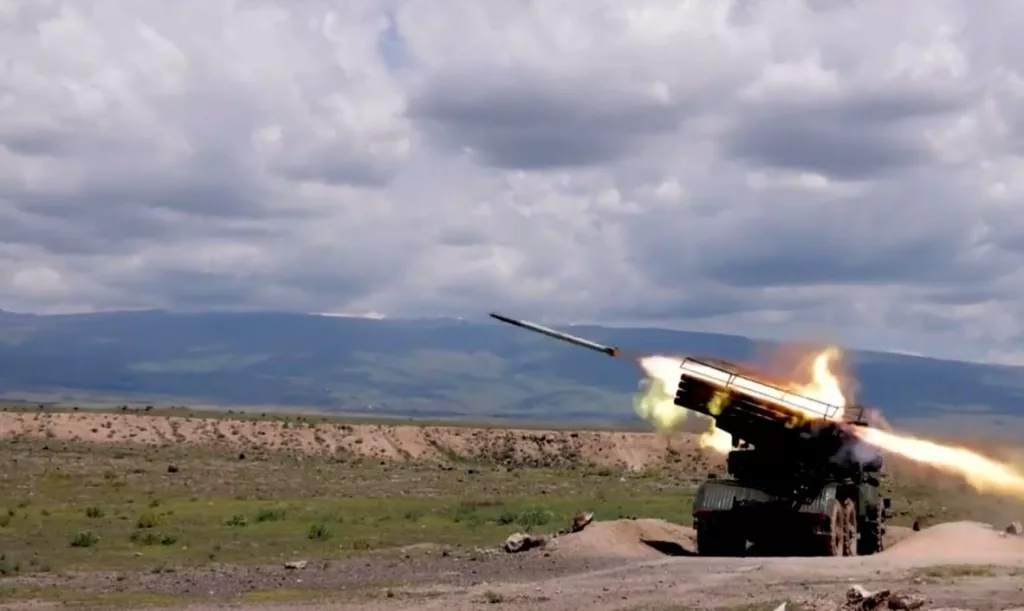 Армянские "Грады" стали оснащаться антидроновыми мангалами, аналогичными по своей конструкции используемым ВС РФ