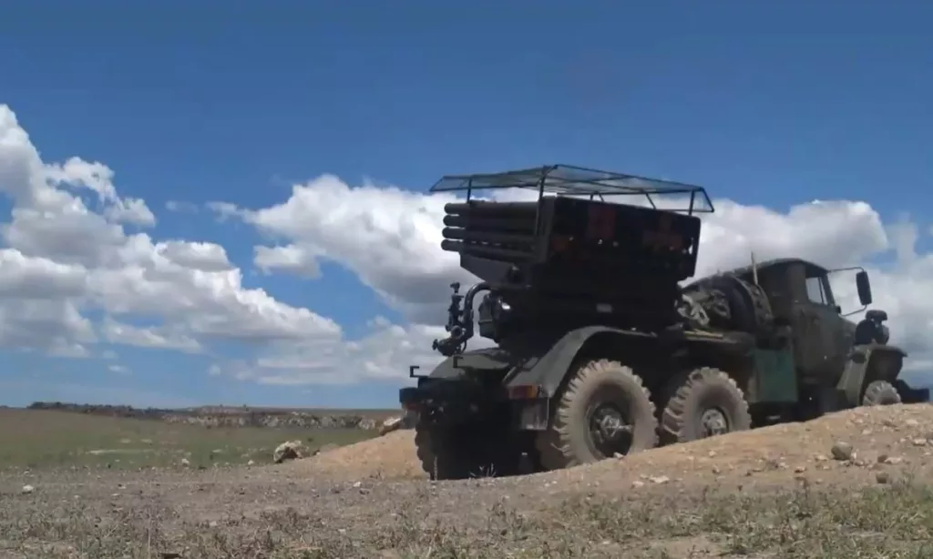 Армянские "Грады" стали оснащаться антидроновыми мангалами, аналогичными по своей конструкции используемым ВС РФ