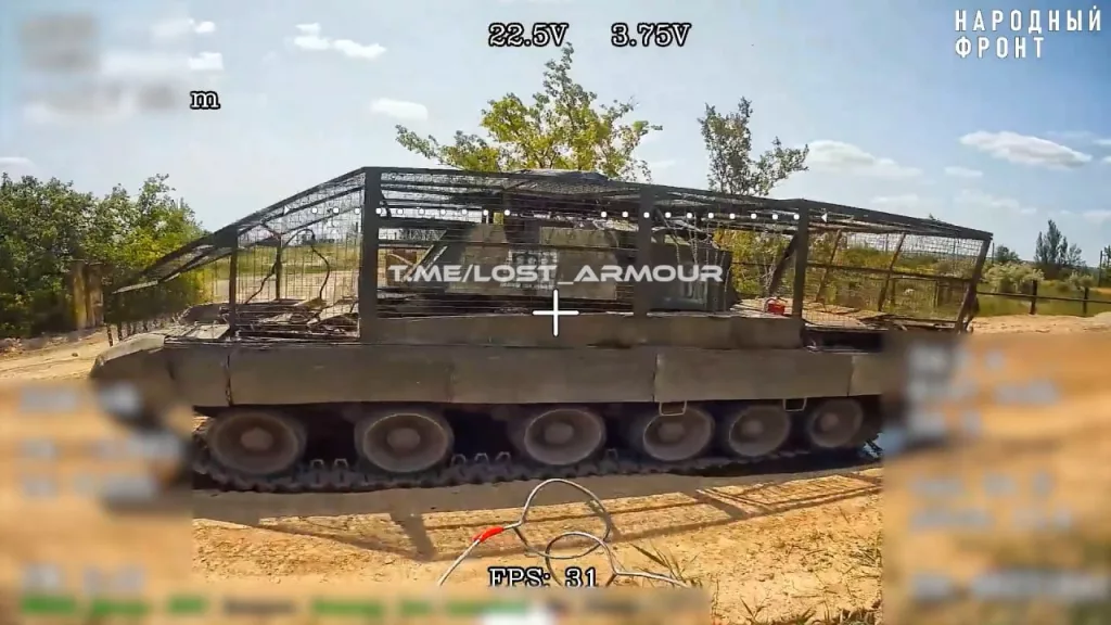 Украинский тяжелый БТР на шасси САУ 2С19 "Мста-С", уничтоженный ударом российского FPV-дрона на оптоволокне