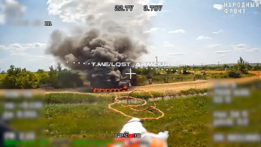 Украинский тяжелый БТР на шасси САУ 2С19 "Мста-С", уничтоженный ударом российского FPV-дрона на оптоволокне