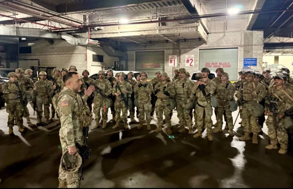 Северное командование вооружённых сил США сообщило о развёртывании в Лос-Анджелесе 300 военнослужащих 79-й пехотной бригады (IBCT) Национальной гвардии Калифорнии на фоне начавшихся протестов