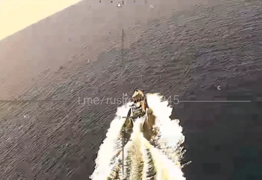 Поражение очередного украинского БЭК-носителя FPV-дронов ударом нового дрона "Клин" в Черном море