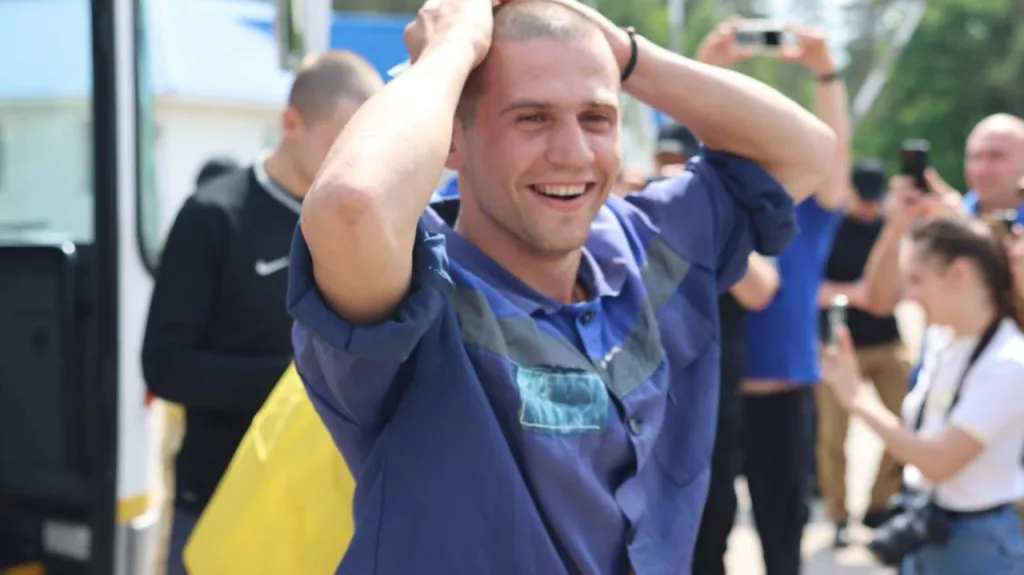 Когда понимаешь, что последние месяцы спокойно себе жил, спал и получал трехразовое питание в России, а теперь предстоит вернуться в посадки, но уже не факт, что в этот раз получится выжить