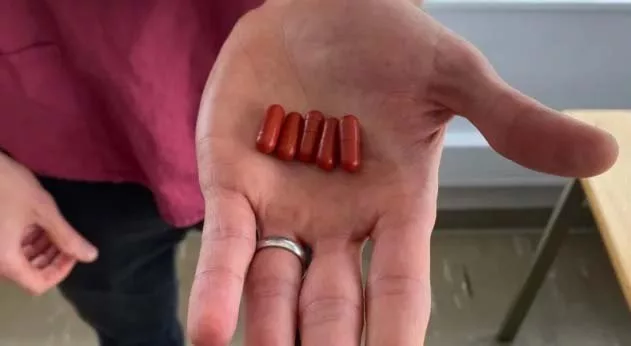 Британские врачи начали массово прописывать пациентам таблетки с фекалиями