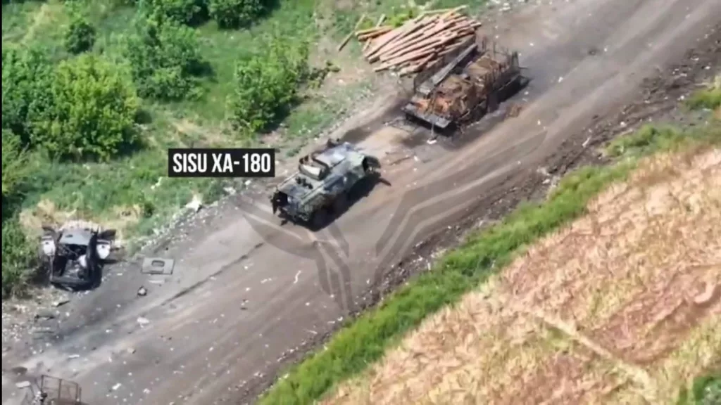 Уничтоженные в районе села Яблоновка бронеавтомобиль Roshel Senator, бронетранспортёр Sisu XA-180 и БРЭМ Bergepanzer 2