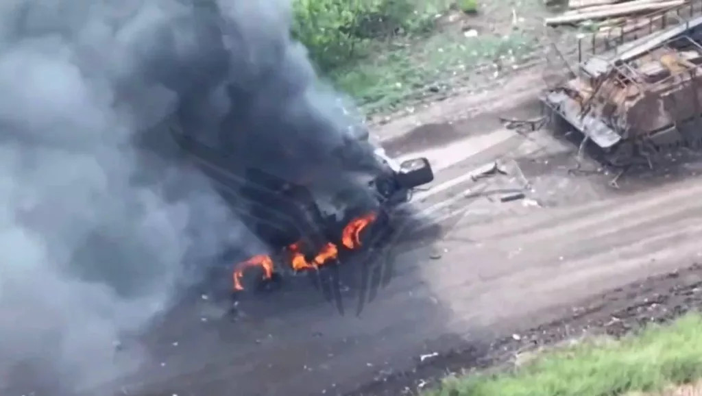 Уничтоженные в районе села Яблоновка бронеавтомобиль Roshel Senator, бронетранспортёр Sisu XA-180 и БРЭМ Bergepanzer 2