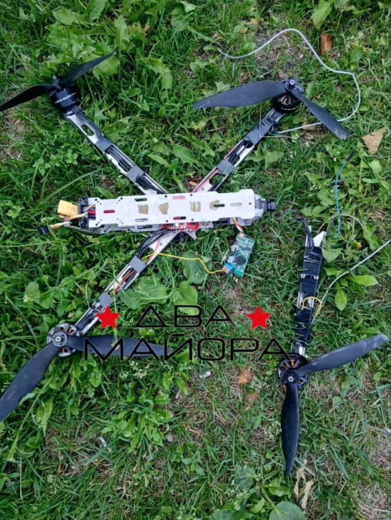 Противник начал применять дроны на дюралюминевой основе. Они дороже в производстве. Наши говорят, такие сложнее сбить, тратится больше патронов