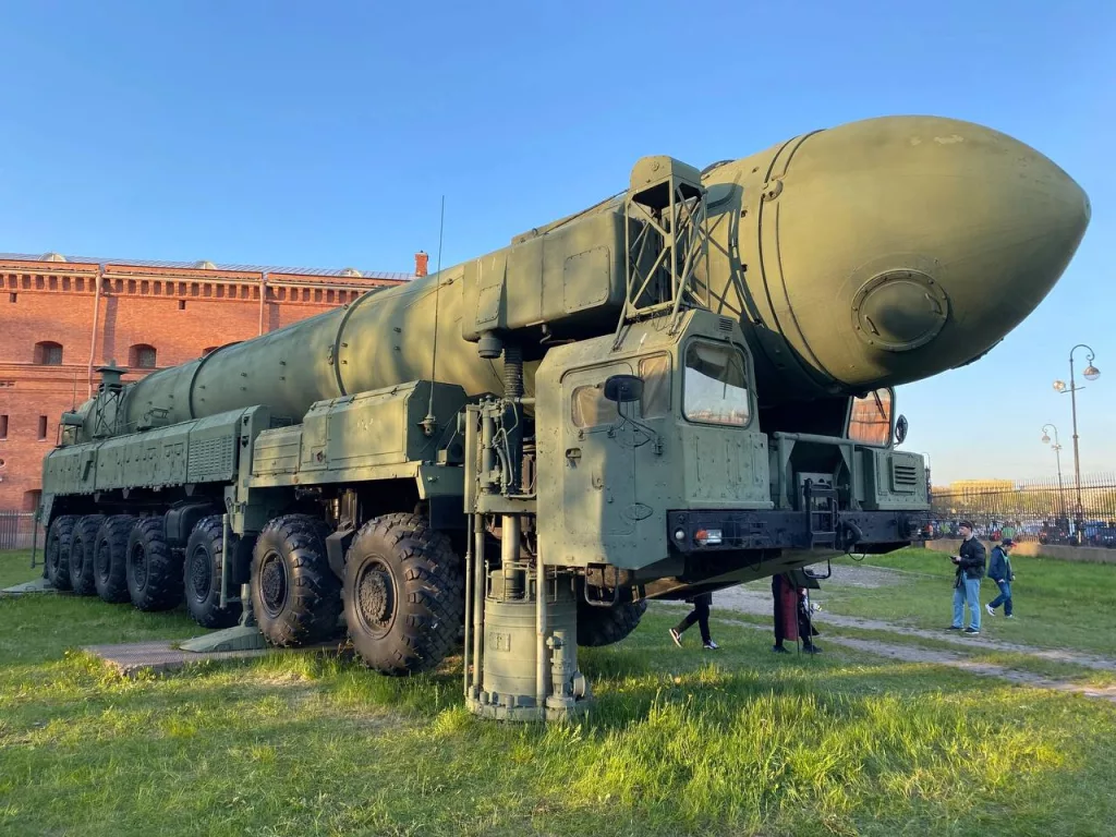 Автономная пусковая установка 15У168 подвижного грунтового ракетного комплекса 15П158 "Тополь"