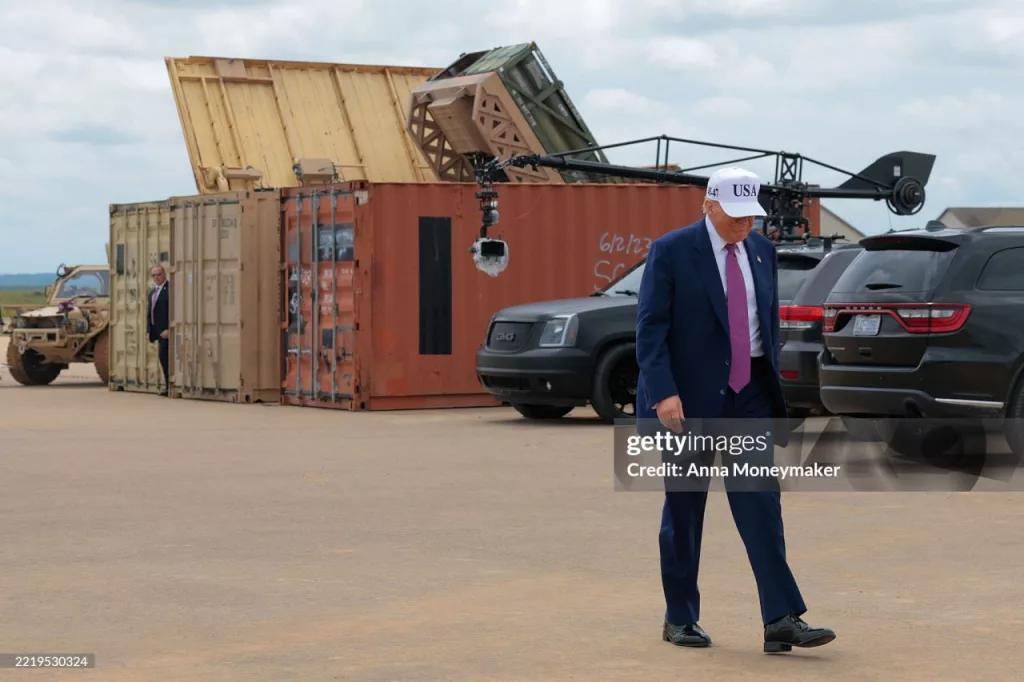 Фото вблизи того самого ракетного контейнера армии США, попавшего на видео с Трампом в в Форт Брэгг