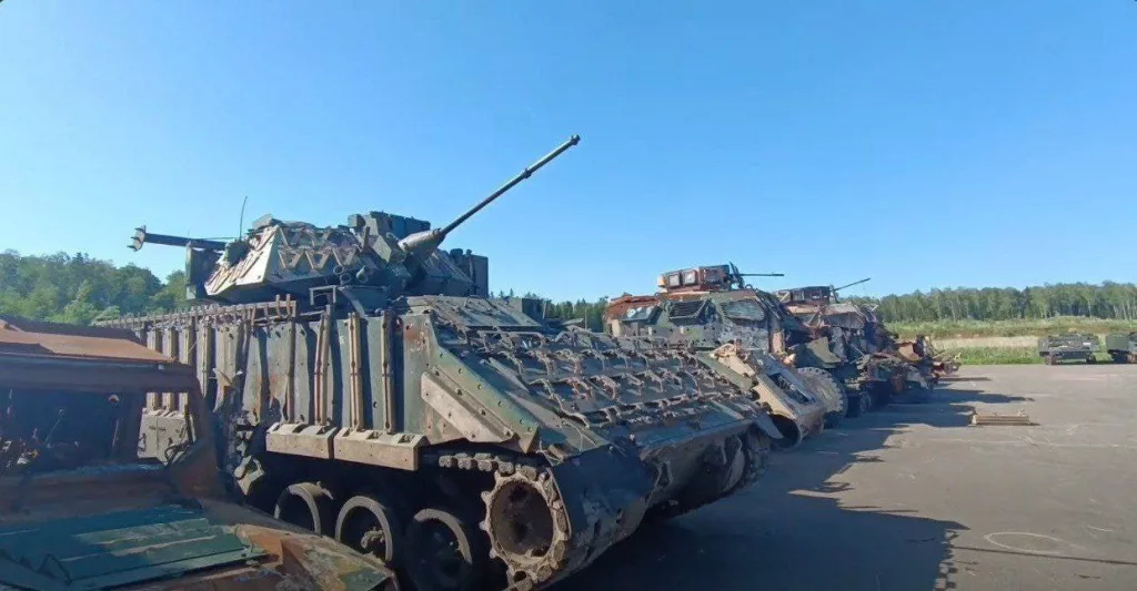 Трофейная БМП M2A2 Bradley ODS-SA с установленной 30-мм автопушкой 2А72 вместо штатной 25-мм M242 Bushmaster