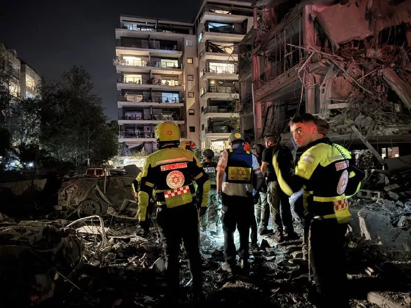 Пошла третья волна баллистических ракет из Ирана на Израиль