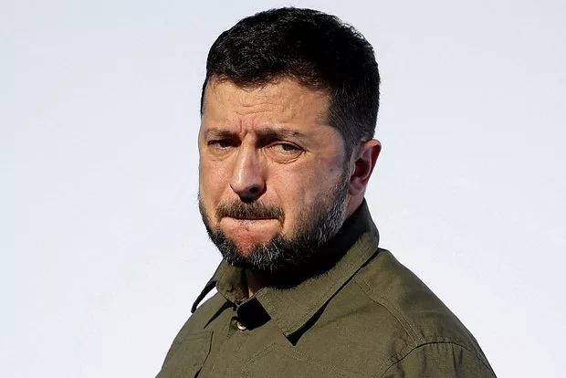 Зеленский снова обижается: США поздравили Россию и не дали оружия