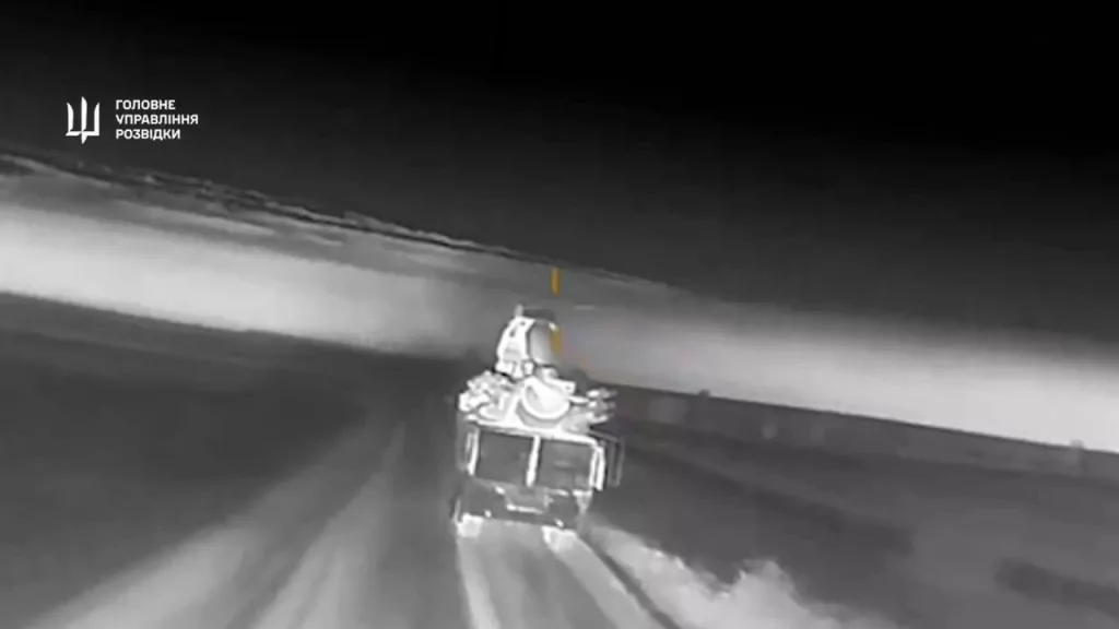 Очередные кадры применения украинских дронов-камикадзе типа крыло с терминалами Starlink по "Панцирям" и "Букам" Запорожской области