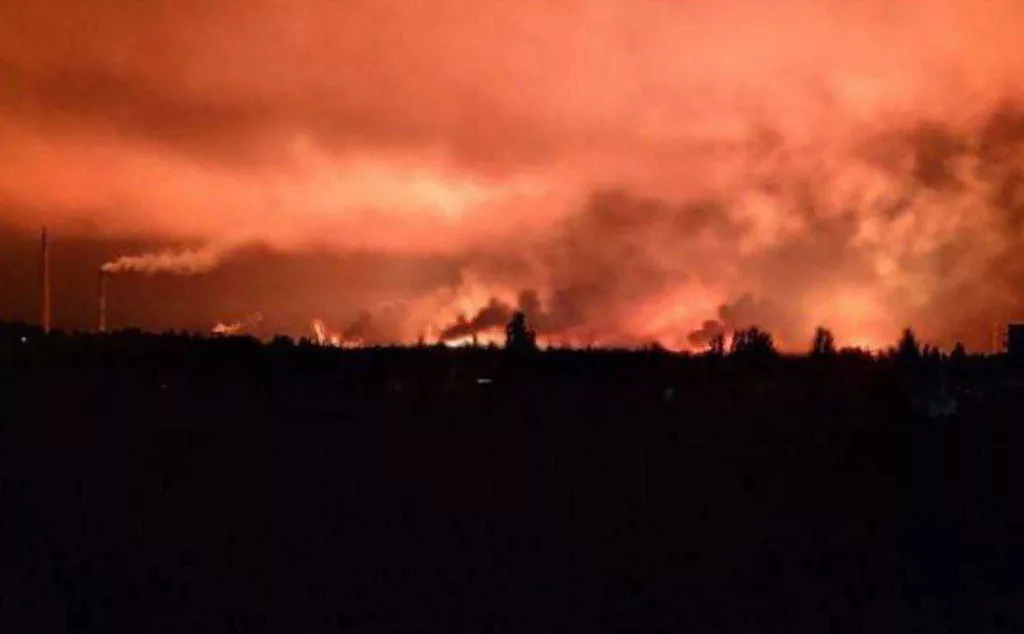 Мощный удар по НПЗ в украинском Кременчуге