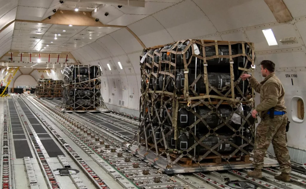 Первая западная страна заявила о готовности приостановить помощь Украине во время перемирия