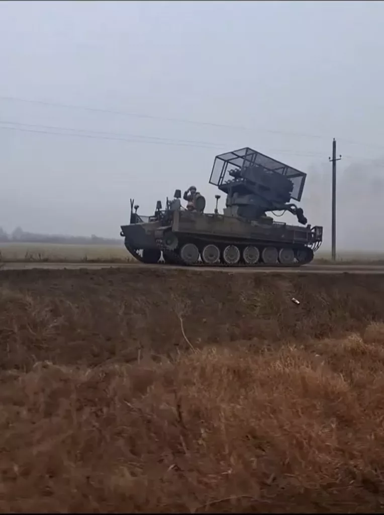 Уже сбились со счету какой пример концепции "сами смеялись" - на вооружении ВСУ засветилась МТ-ЛБ с направляющими от реактивного бомбомета РБУ-6000