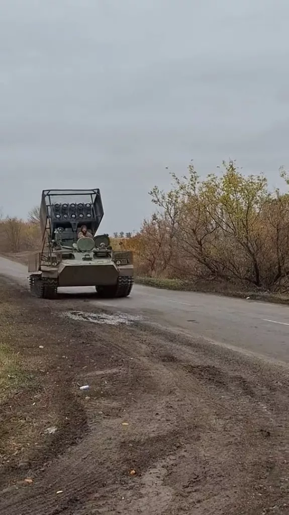 Уже сбились со счету какой пример концепции "сами смеялись" - на вооружении ВСУ засветилась МТ-ЛБ с направляющими от реактивного бомбомета РБУ-6000