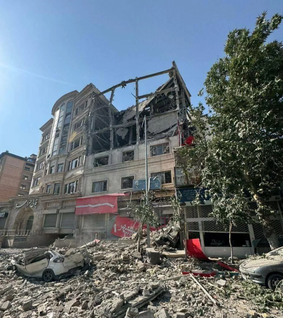 На данный момент по меньшей мере 14 иранских физиков-ядерщиков убиты в результате израильских атак