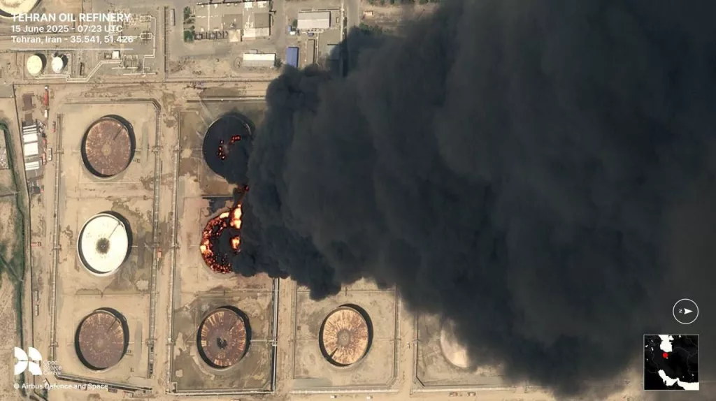 Спутниковые снимки последствий вчерашнего удара по НПЗ в Тегеране