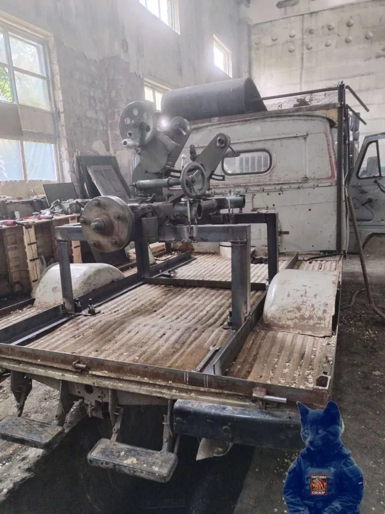 Северокорейские 107-мм РСЗО Тип 75 уже стали прикручивать на мобильные шасси. В данном случае пусковую установку разместили на грузовой буханке УАЗ-3303