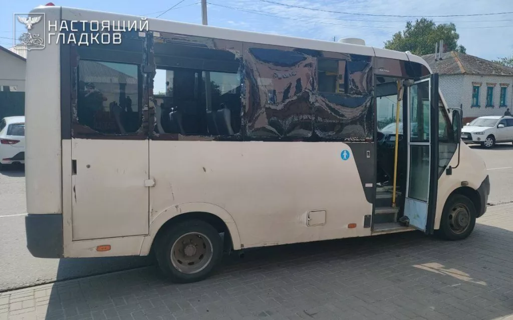 Белгородская область. Губернатор: Дрон ВСУ сдетонировал рядом с коммерческим объектом в городе Грайвороне. Ранены три мирных жителя