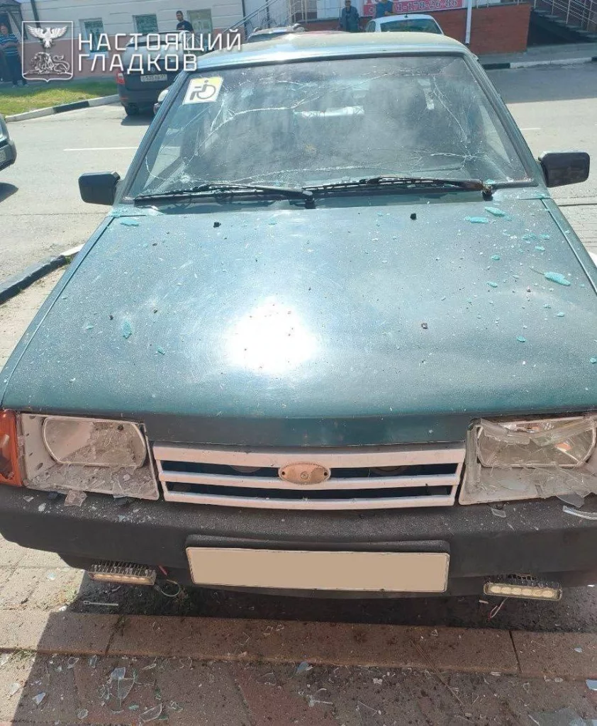 Белгородская область. Губернатор: Дрон ВСУ сдетонировал рядом с коммерческим объектом в городе Грайвороне. Ранены три мирных жителя