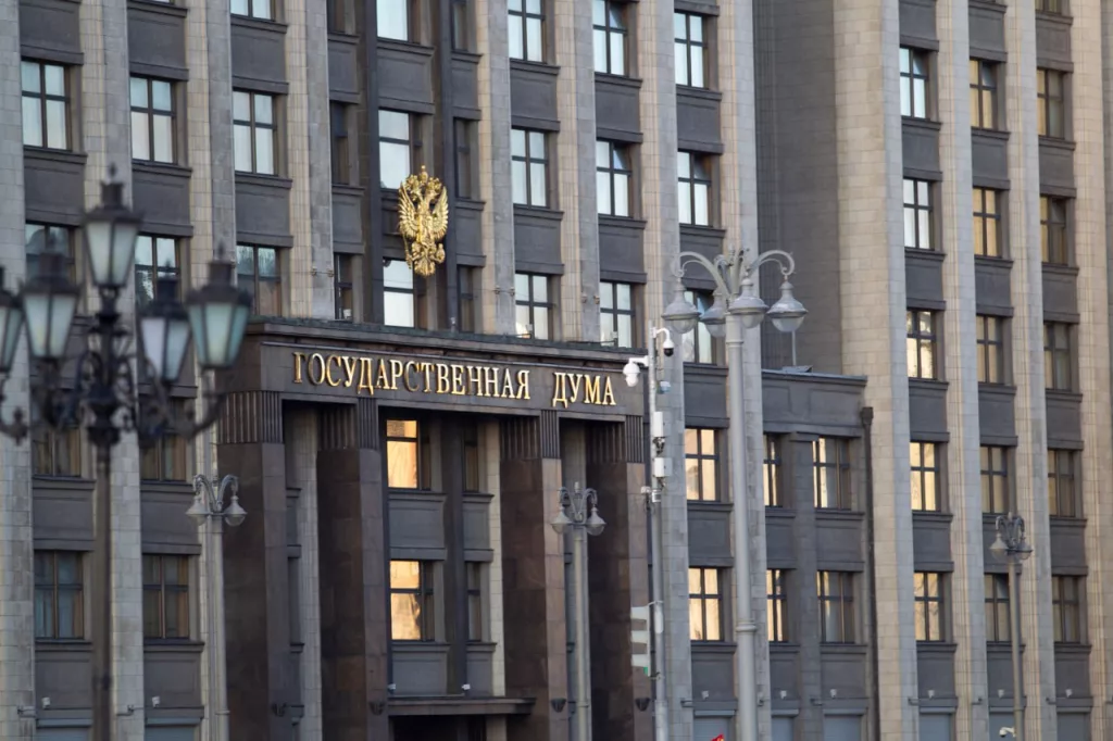 Защита русского языка, штрафы иноагентам и подростки без банковского счета — сегодня Госдума приняла ряд законопроектов