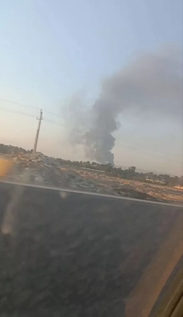 Тегеран подвергся очередной бомбардировке, над иранской столицей фиксируются облака темного дыма