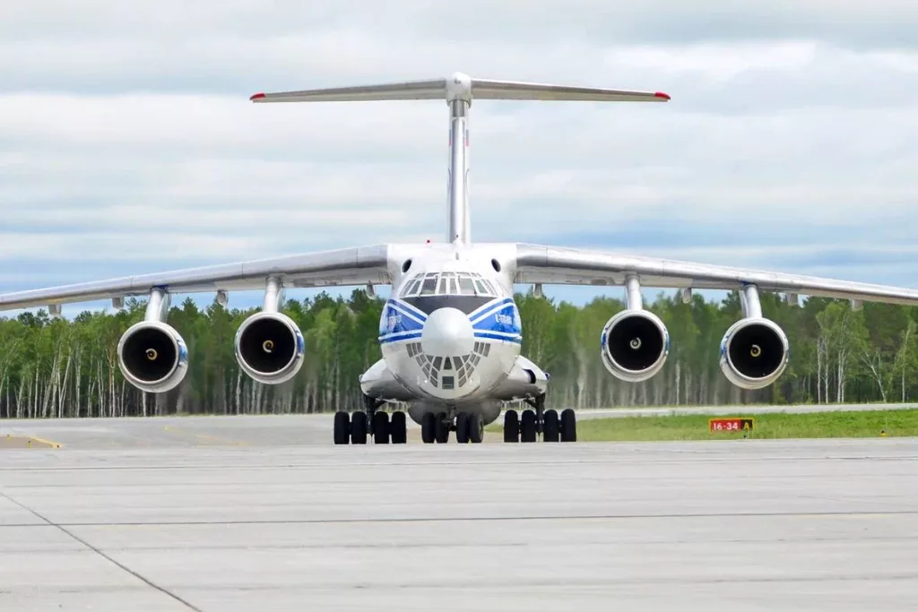 Ил-76 впервые доставил на космодром Восточный космические аппараты "Ионосфера-М" №3 и №4. Их запустят уже этим летом