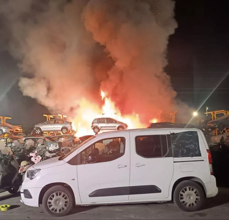 Около 20 машин сгорели в израильском городе Лод в результате иранской атаки