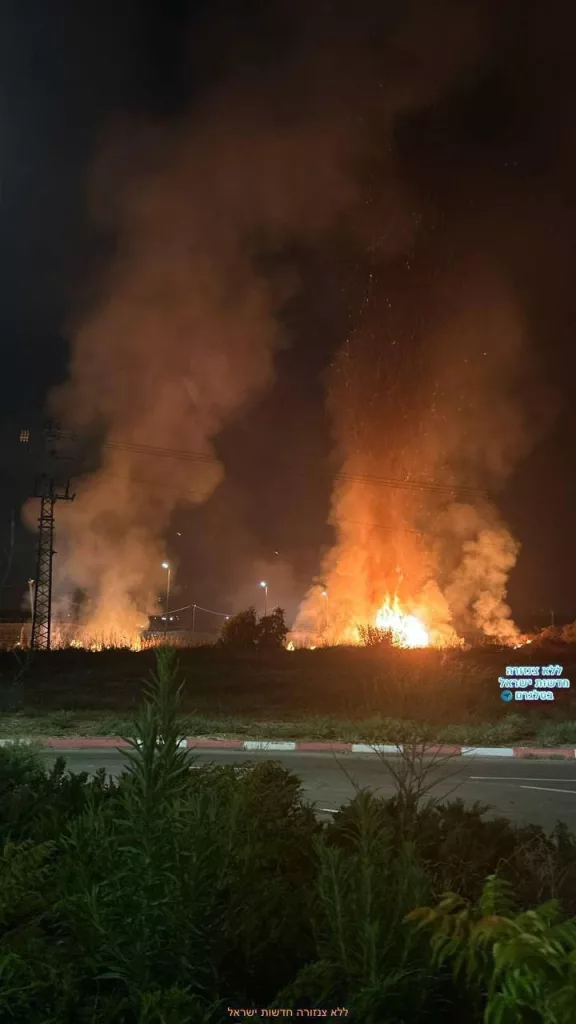 Ночью Иран совершил ещё один налет на Израиль. Одна иранская ракета поразила Тель-Авив. Пожар, вызванный этим ударом, уничтожил 20 автомобилей в центре Израиля