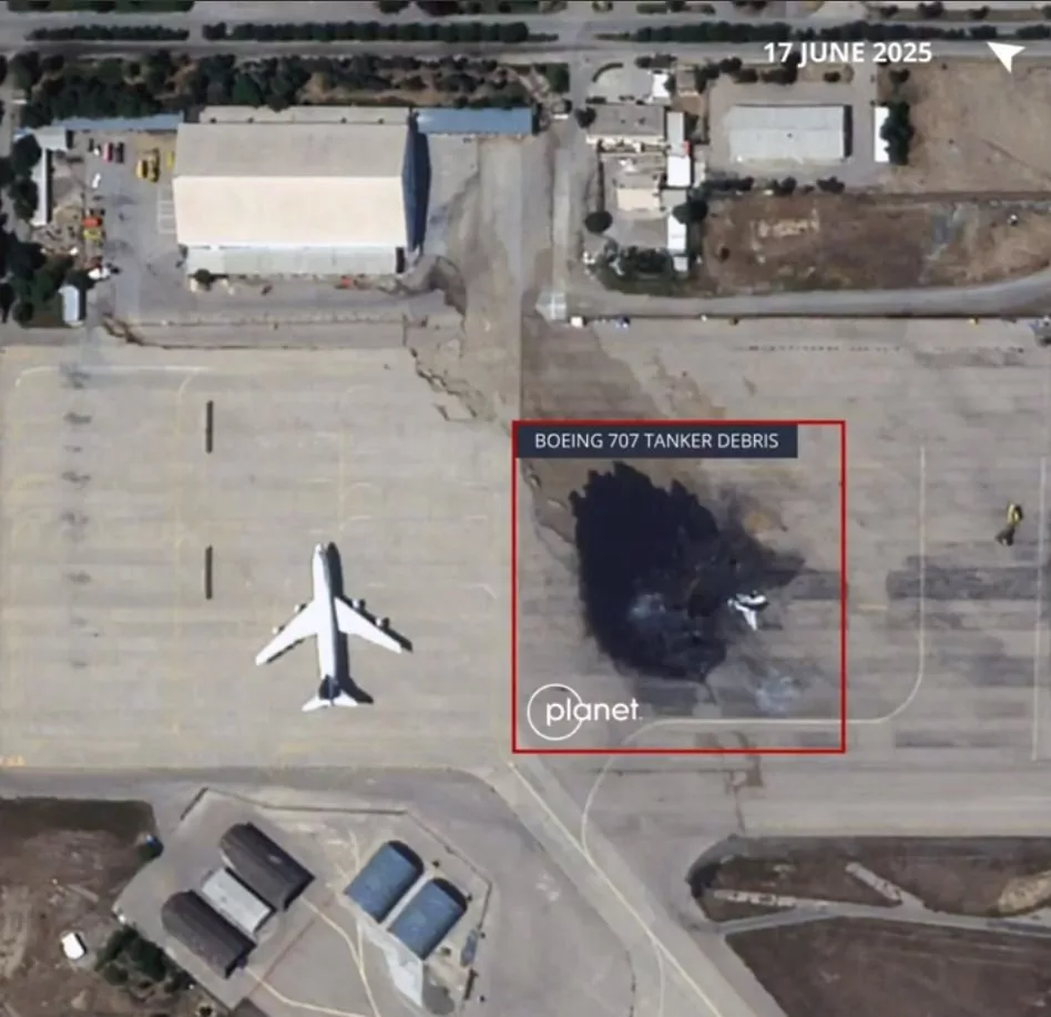 Самолёт-заправщик Boeing 707 ВВС Ирана в аэропорту Мешхед на востоке Ирана