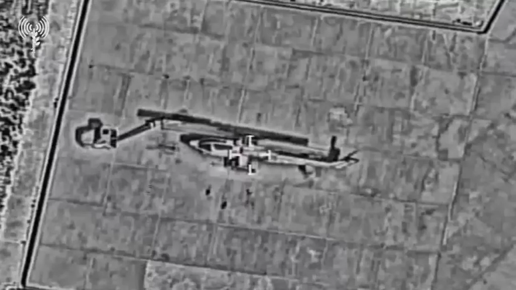 Еще 3 вертолета AH-1J (Toufan) ВВС Ирана подверглись израильским авиаударам в аэропорту Керманшах