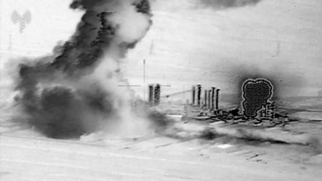 Кадры бомбардировки ядерного комплекса в Араке ударами ВВС Израиля