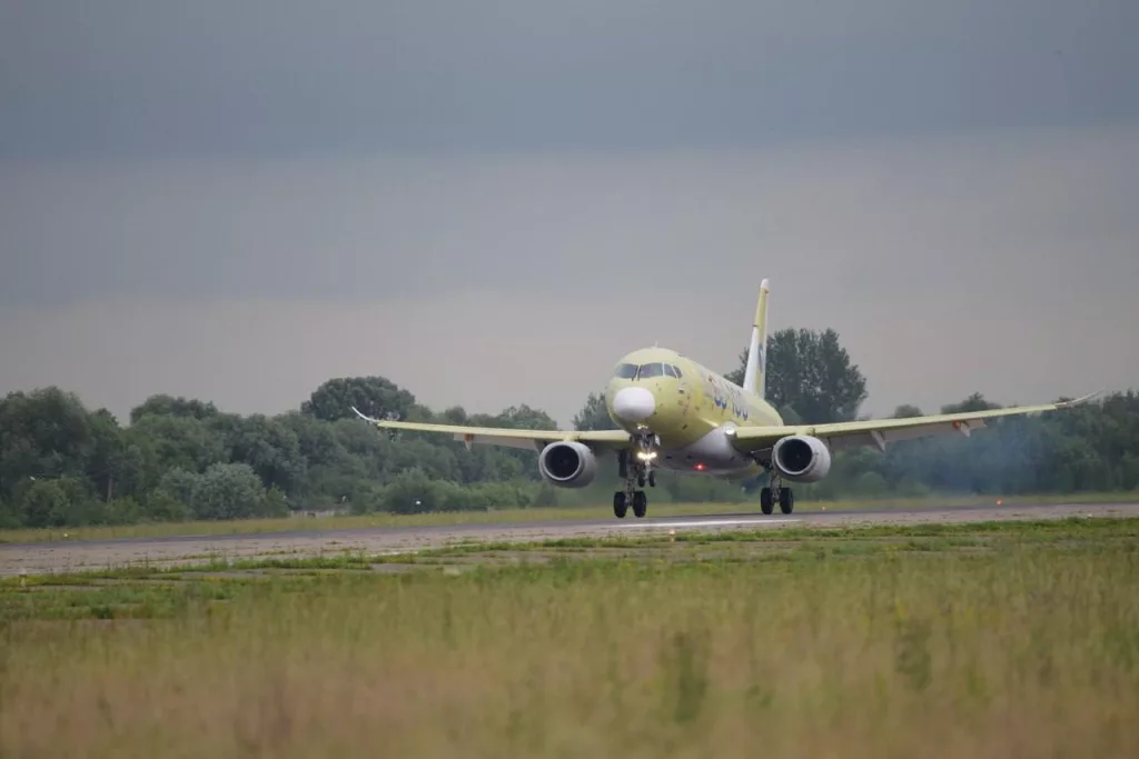 «Суперджет» впервые перелетел на отечественных двигателях ПД-8 почти через всю Россию