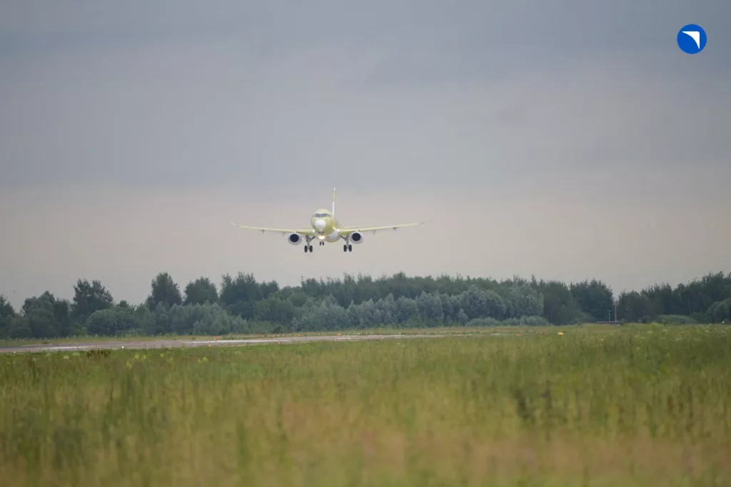 «Суперджет» впервые перелетел на отечественных двигателях ПД-8 почти через всю Россию