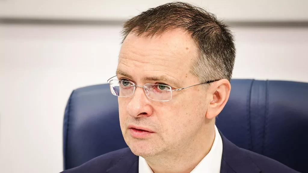 Мединский прокомментировал заявления о якобы подмене солдат ВСУ российскими в процессе передачи тел. В качестве доказательств украинская сторона предъявила тело одного военнослужащего ВС РФ с сохранившимся военным билетом