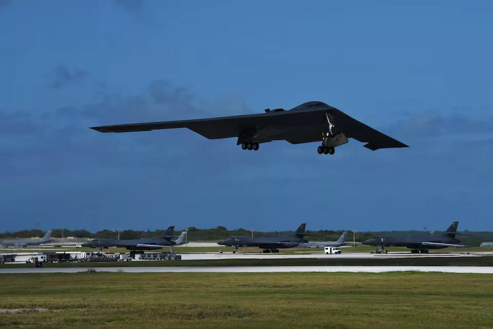 Очередные агрессивные маневры США: бомбардировщики B-2 перебрасываются на Гуам