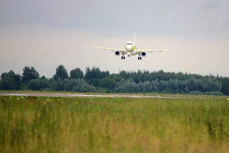 Импортозамещенный SJ-100 впервые пролетел всю Россию на российских двигателях