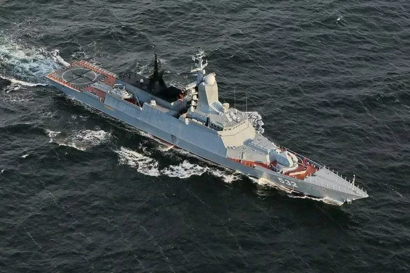 Наши молодцы: российский военный корабль впервые официально сопровождает танкеры «теневого флота», перевозящие нефть через пролив Ла-Манш