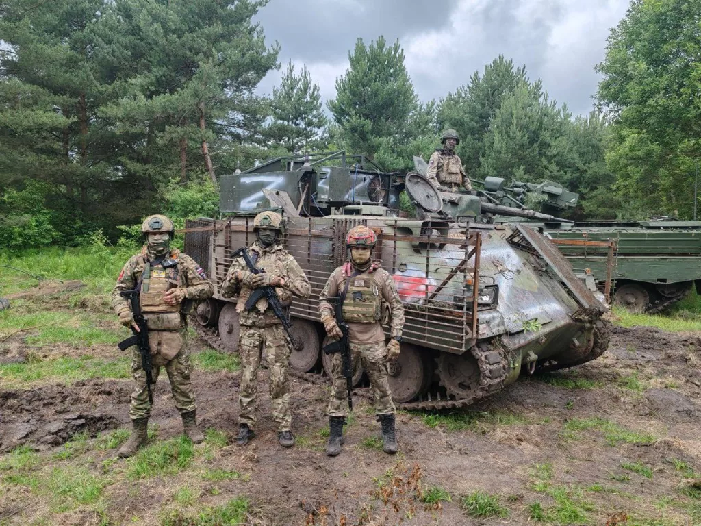 Сборщики трофейной бронетехники: шведская БМП Pbv 302 и немецкая БМП Marder 1A3