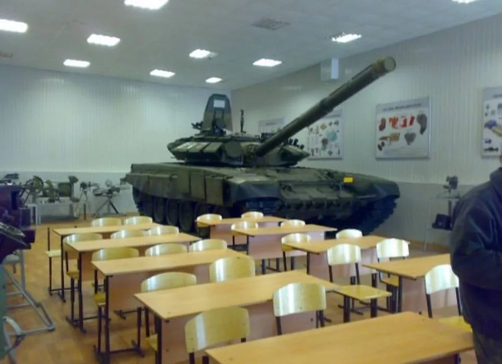 Танк Т-72БА в учебном классе одной из мотострелковых бригад Российской армии