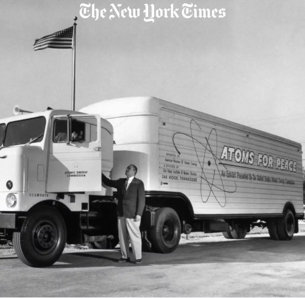 США сейчас прилагают большие усилия для разрушения ядерной программы Ирана, которую в свое время сами помогали запустить, — напоминает NY Times