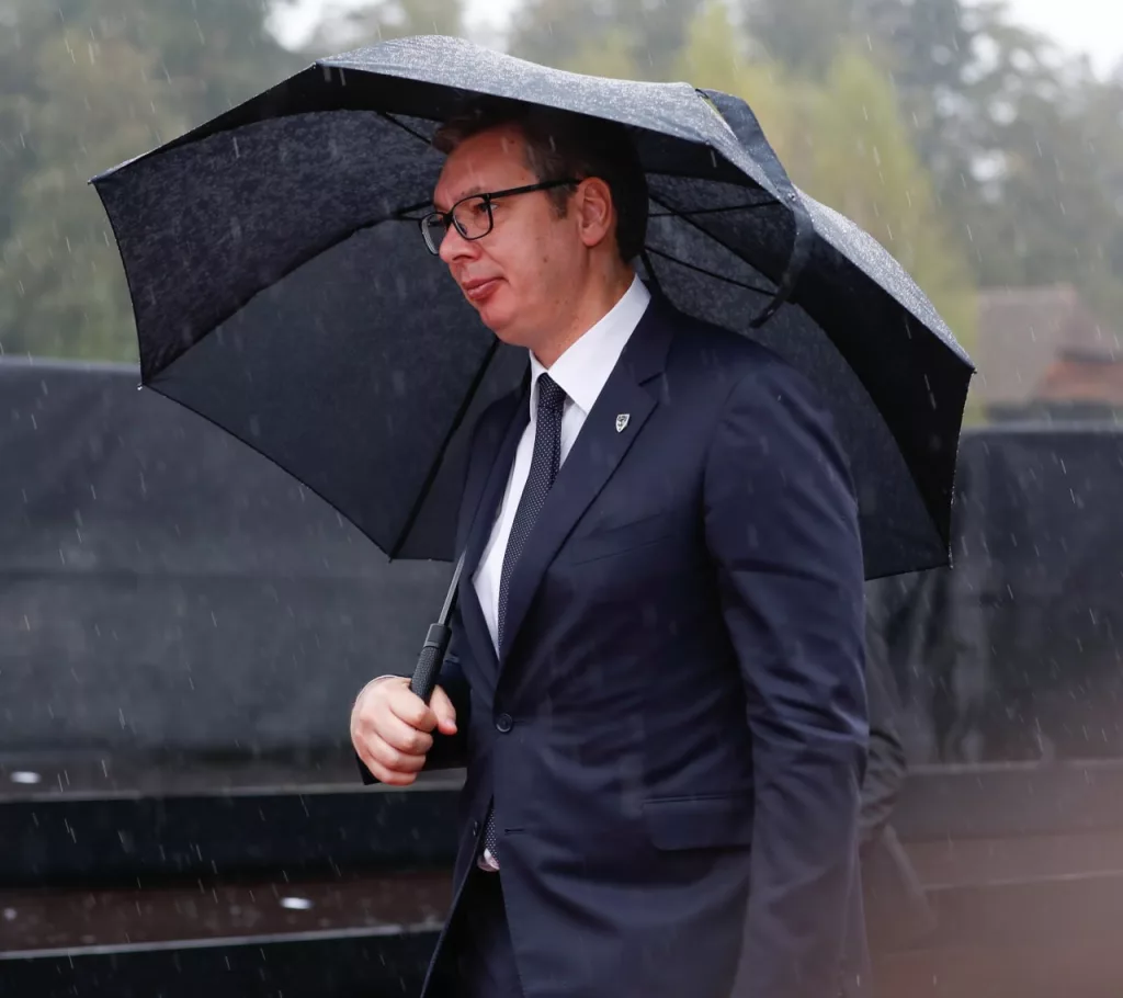 "Лишь бы сломать хребет Александру Вучичу", — президент Сербии заявил, что после приостановки экспорта боеприпасов на него давят со всех сторон