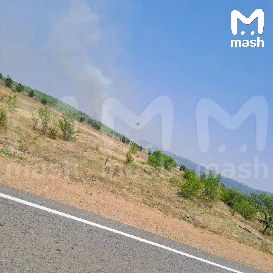 Взрывы раздаются в районе воинской части в Забайкалье. На территории разгорелся пожар